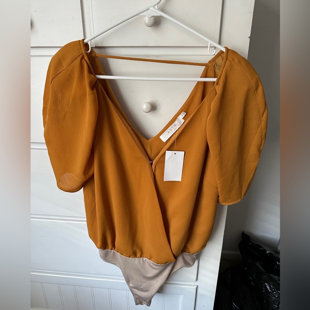 ASTR the Label Women’s NWT Puff Sleeve Mustard Bodysuit (Size M)